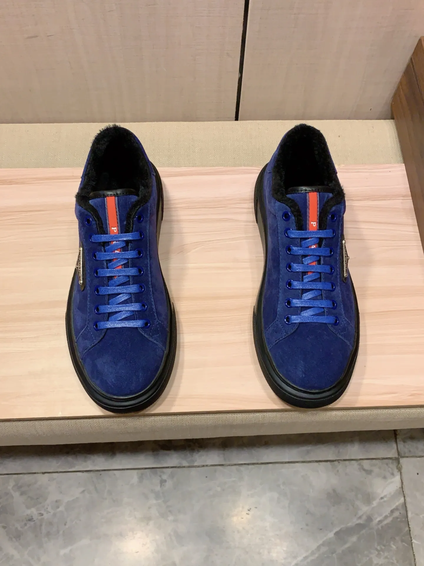 Warm new model: Factory price: 460💰💰🎩🎩[Lightning][Lightning] "Prada Men's Shoes💰pRADA*" The latest and most popular casual shoes, top brand [seduce] luxury~purchase, top~quality. [Strong] The upper is made of imported breathable anti-wear material ➕ Breathable simulated fur feet (•) with fine workmanship. The original stylish and stylish soft rubber wear-resistant and non-slip outsole is light and comfortable on the feet. The real thing looks better when photographed in person. 0186: code: 38-44, 4️⃣ colors selected